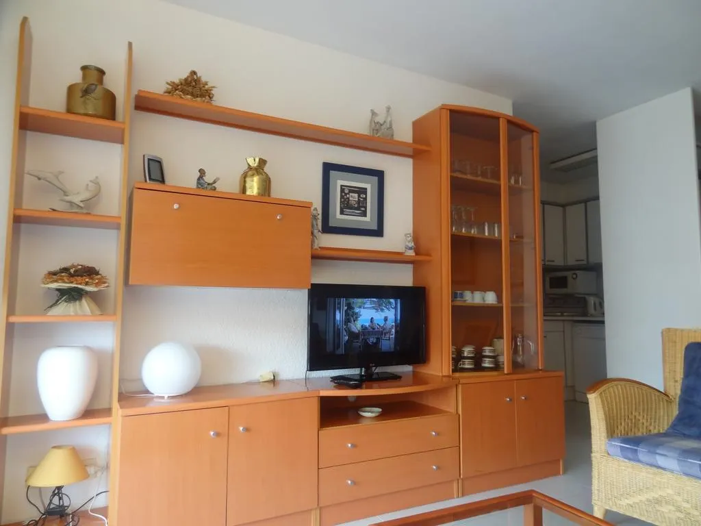 APARTMENT CAPACITY 6 THREE BEDROOM Room, Blaumar 2D, Costa Brava