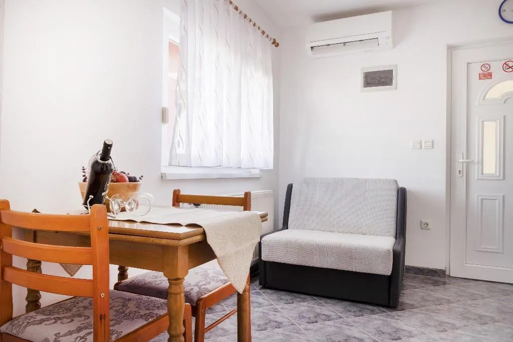 APARTMENT CAPACITY 2 Room, Apartments Danka, Istria