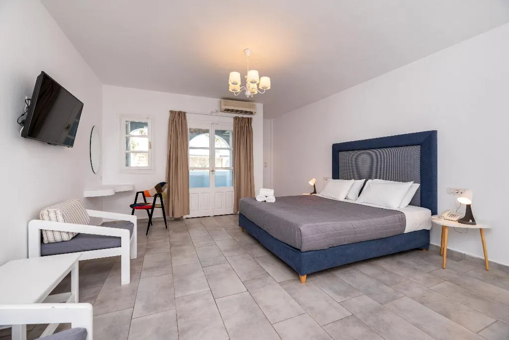 JUNIOR SUITE STANDARD Room, Maistros Village, Santorini