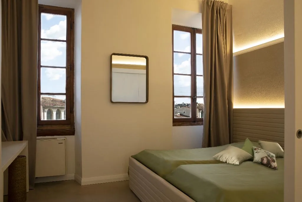 SUITE CAPACITY 6 THREE BEDROOM Room, Palazzo dei Ciompi, Florence