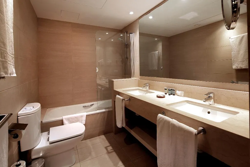 TRIPLE STANDARD Room, Condado, Barcelona