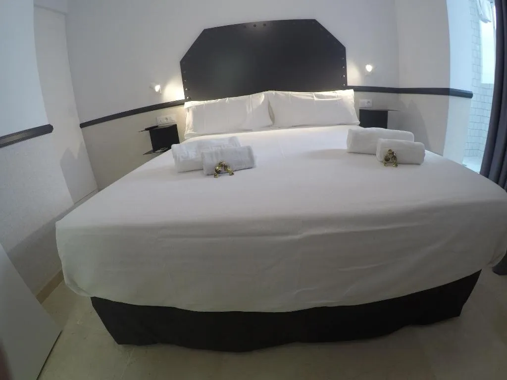 Room, Hostal Hom Museo, Seville