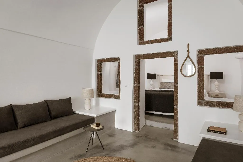SUITE ONE BEDROOM ONE BATHROOM Room, Aqua Luxury Suites, Santorini