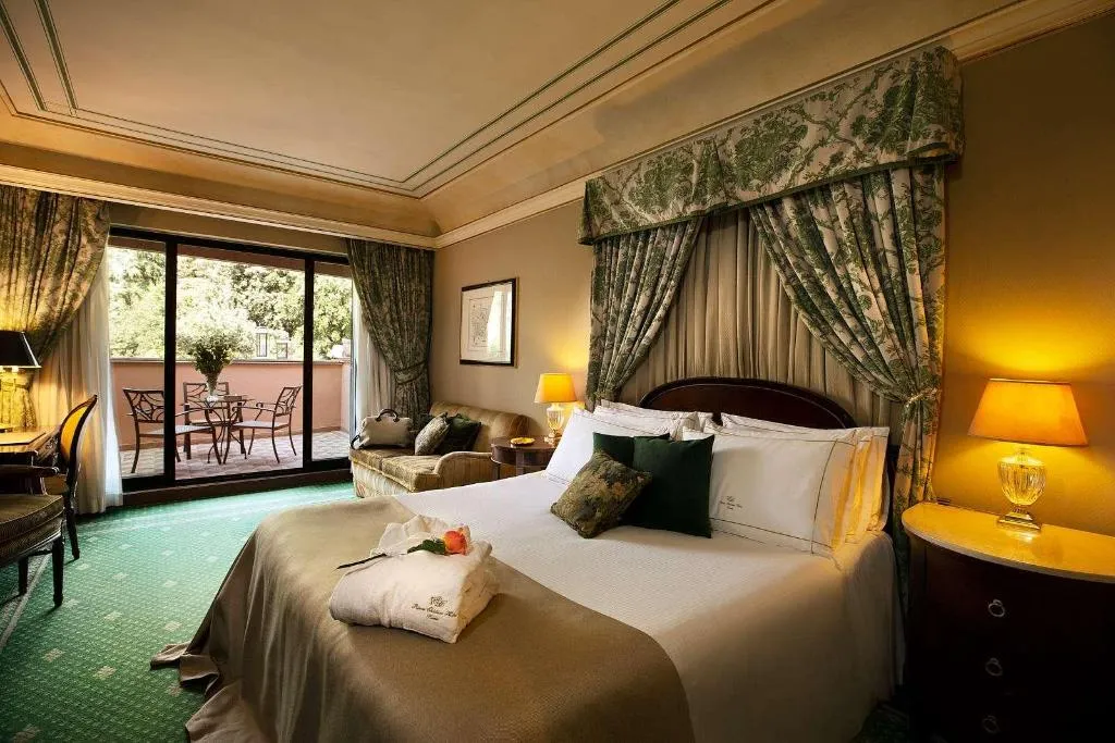 Room, River Chateau, Rome