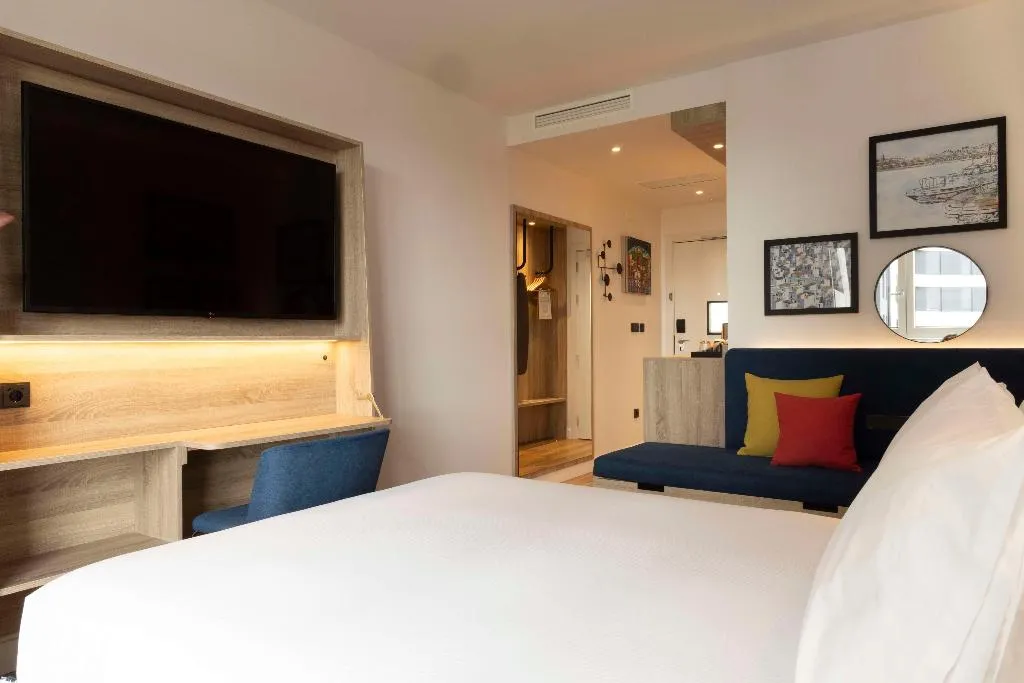 DOUBLE QUEEN SIZE BED Room, Hampton By Hilton Malaga Martiricos, Costa Del Sol