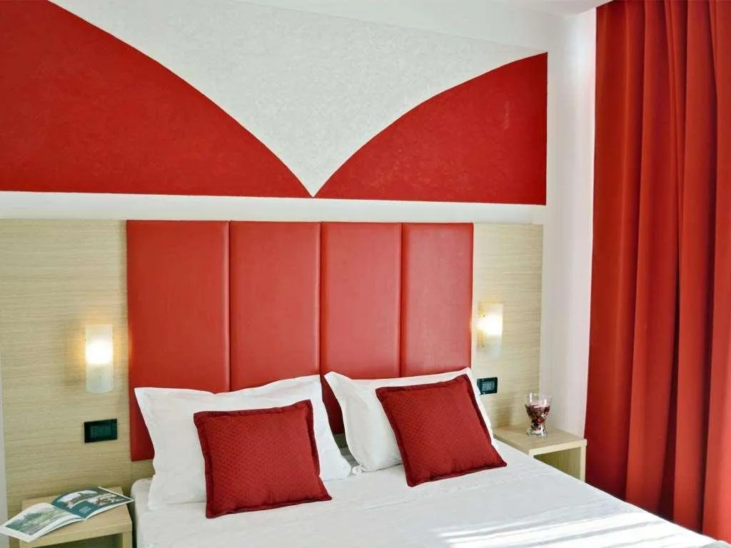 Room, Luxor Florence, Florence