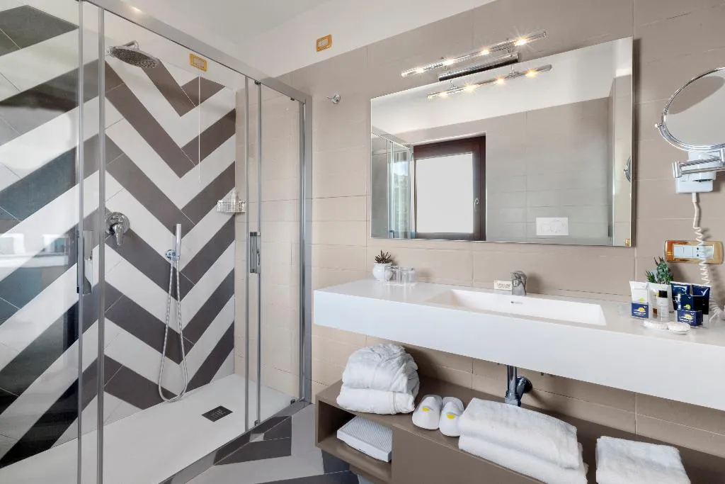 DOUBLE DELUXE WITH VIEWS Room, Nastro Azzurro Resort, Naples