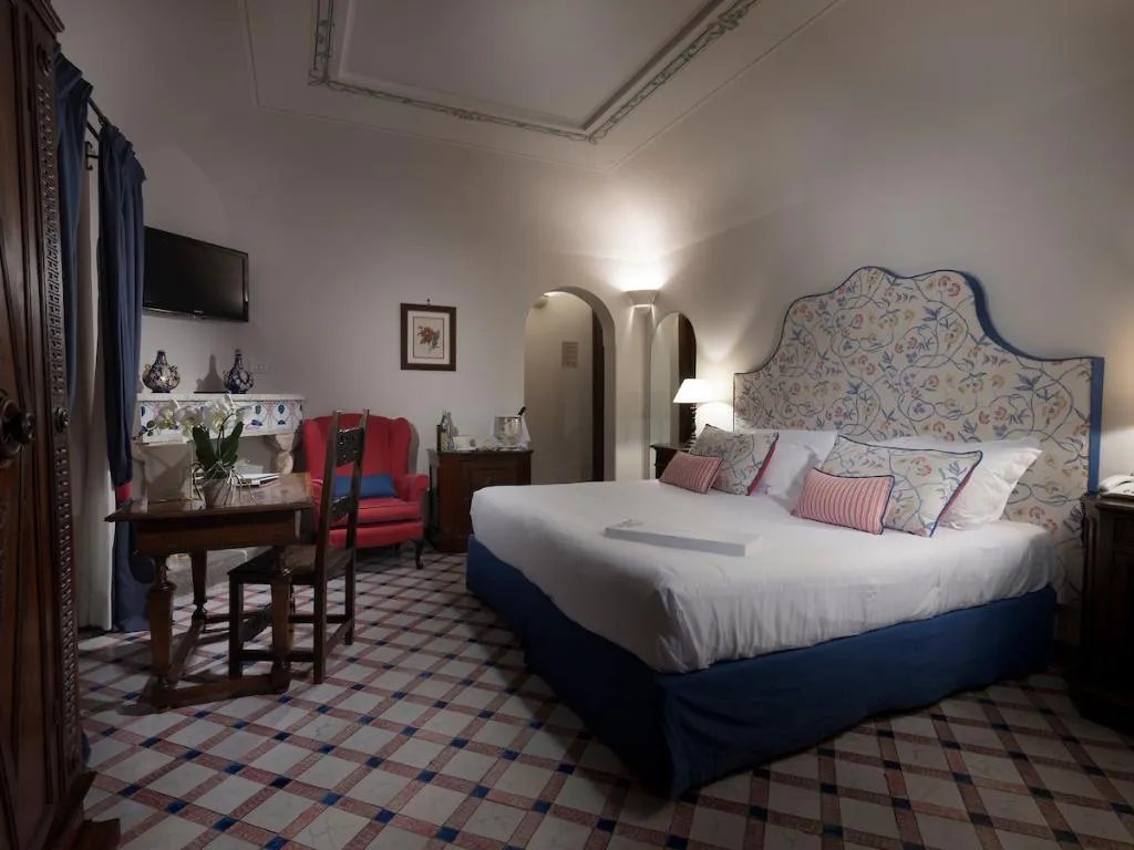DOUBLE DELUXE WITH TERRACE Room, Villa Cimbrone, Naples
