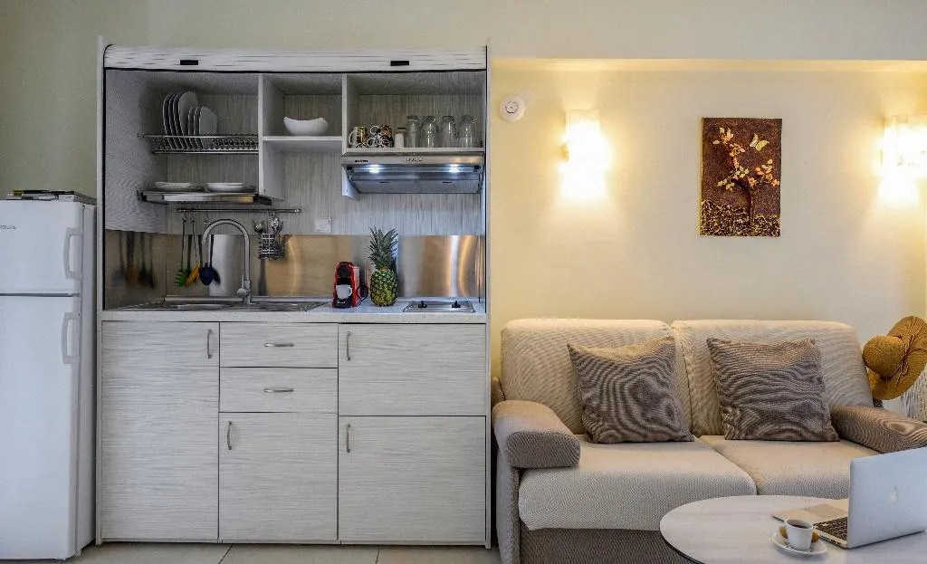 APARTMENT GARDEN VIEW Room, Elpiniki Luxury Apartments, Thessaloniki