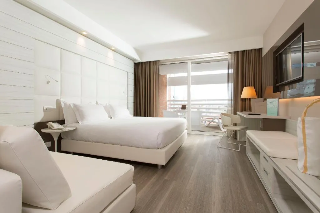 TRIPLE SUPERIOR SIDE SEA VIEW Room, Almar Jesolo Resort & Spa, Venice