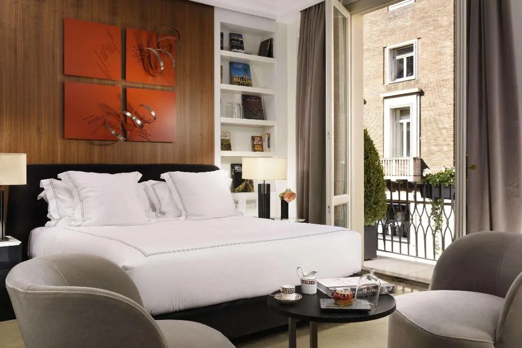 Room, The First Dolce, Rome