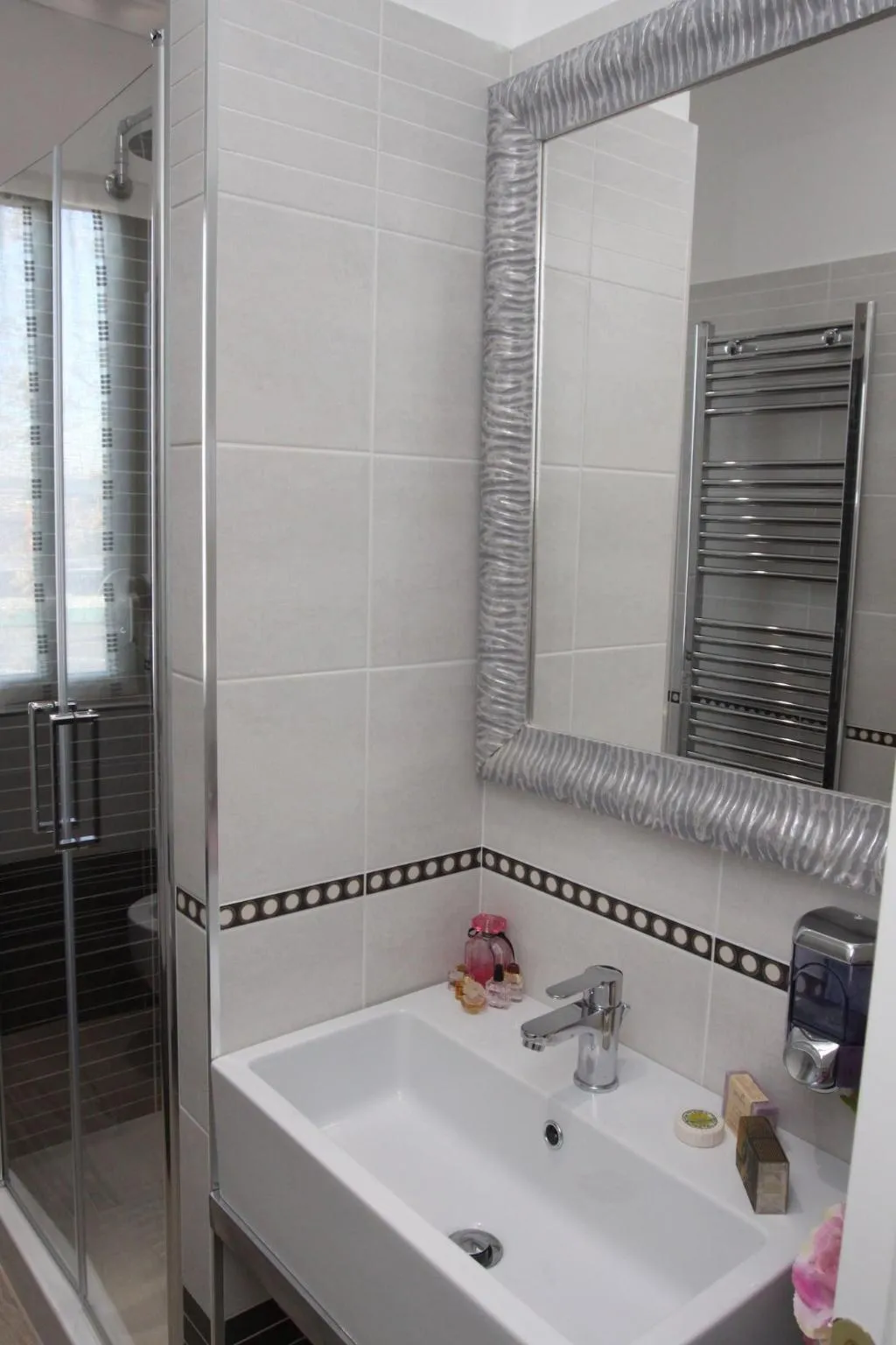 Room, Interno 2 Roma, Naples