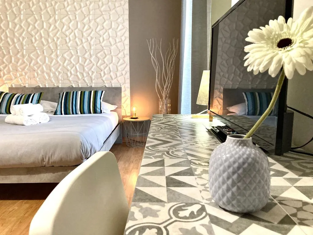 DOUBLE DELUXE KING BED Room, Stesicoro InHabit - Catania City Center, Catania