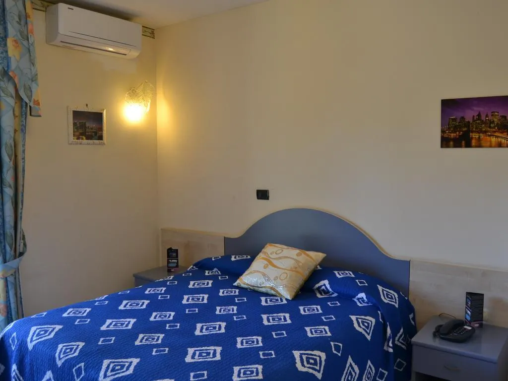 DOUBLE STANDARD Room, Orchidea, Naples