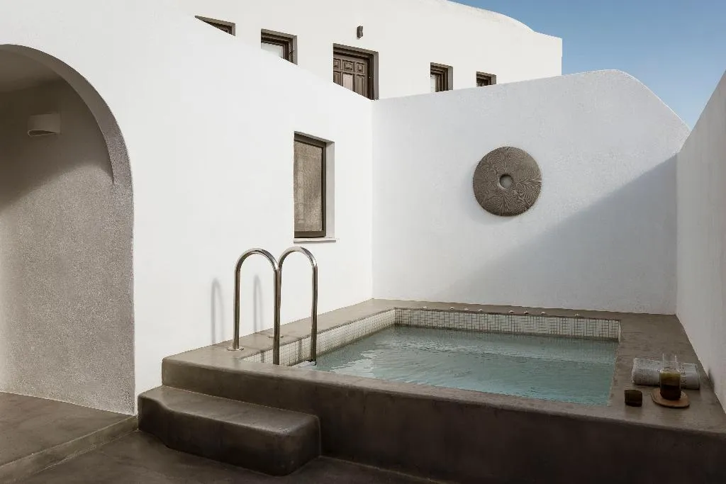 STUDIO TWO BEDROOMS WITH PRIVATE POOL Room, Aqua Luxury Suites, Santorini