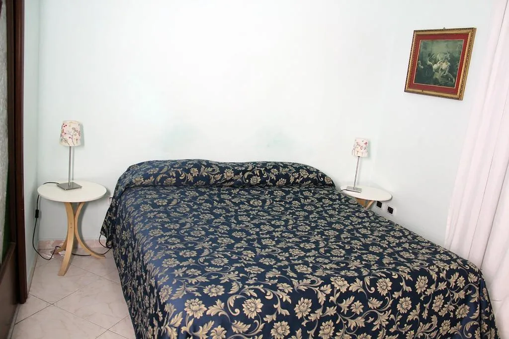 Room, Cinquestelle, Naples
