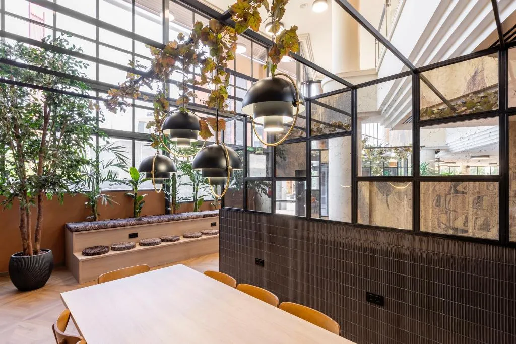 Lobby, Acta Piramides, Madrid