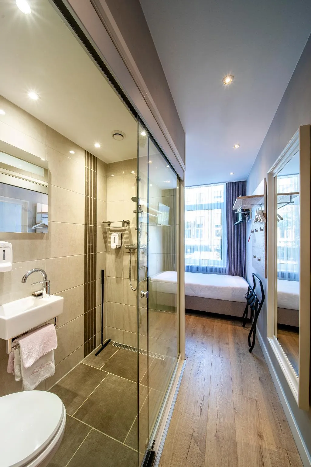 SINGLE STANDARD Room, Hotel Jupiter, Amsterdam
