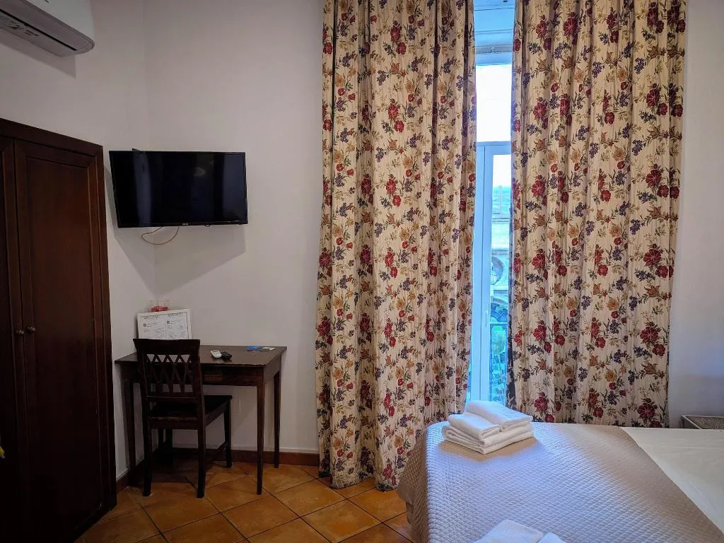 Room, La Locanda Dell Arte, Naples