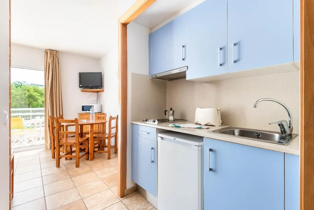 APARTMENT CAPACITY 4 ONE BEDROOM Room, Galdana Gardens, Menorca
