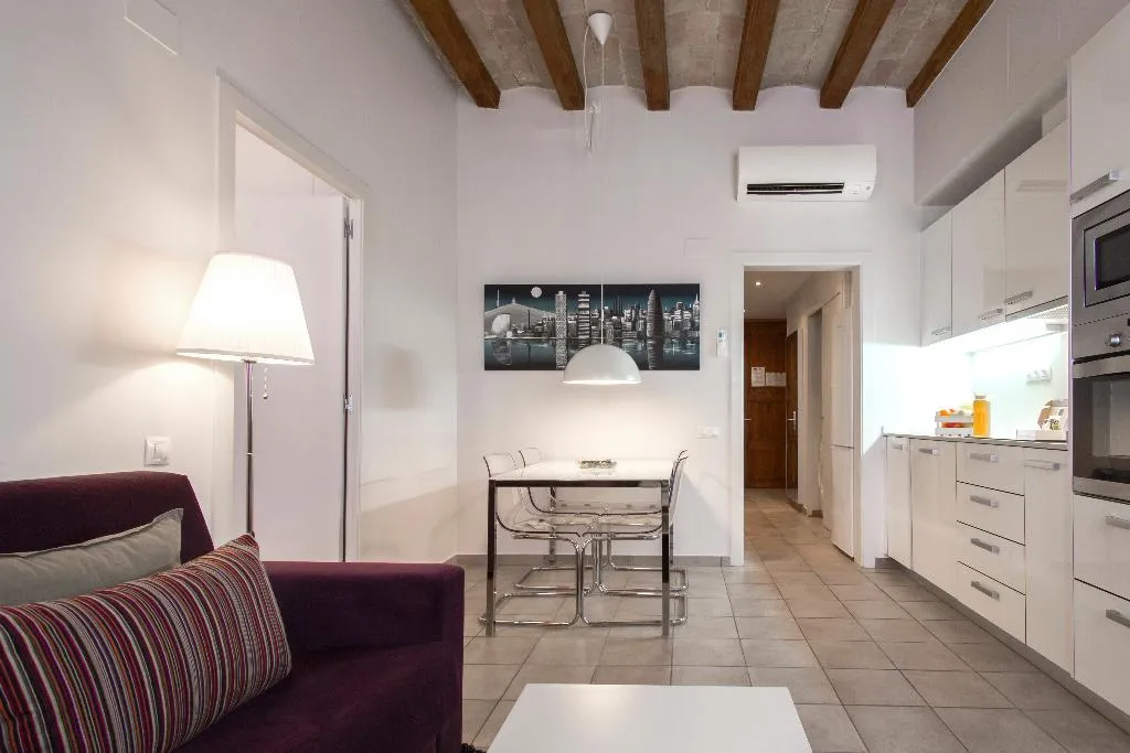 APARTMENT CAPACITY 2 TWO BEDROOMS Room, Dailyflats Barcelona Center, Barcelona
