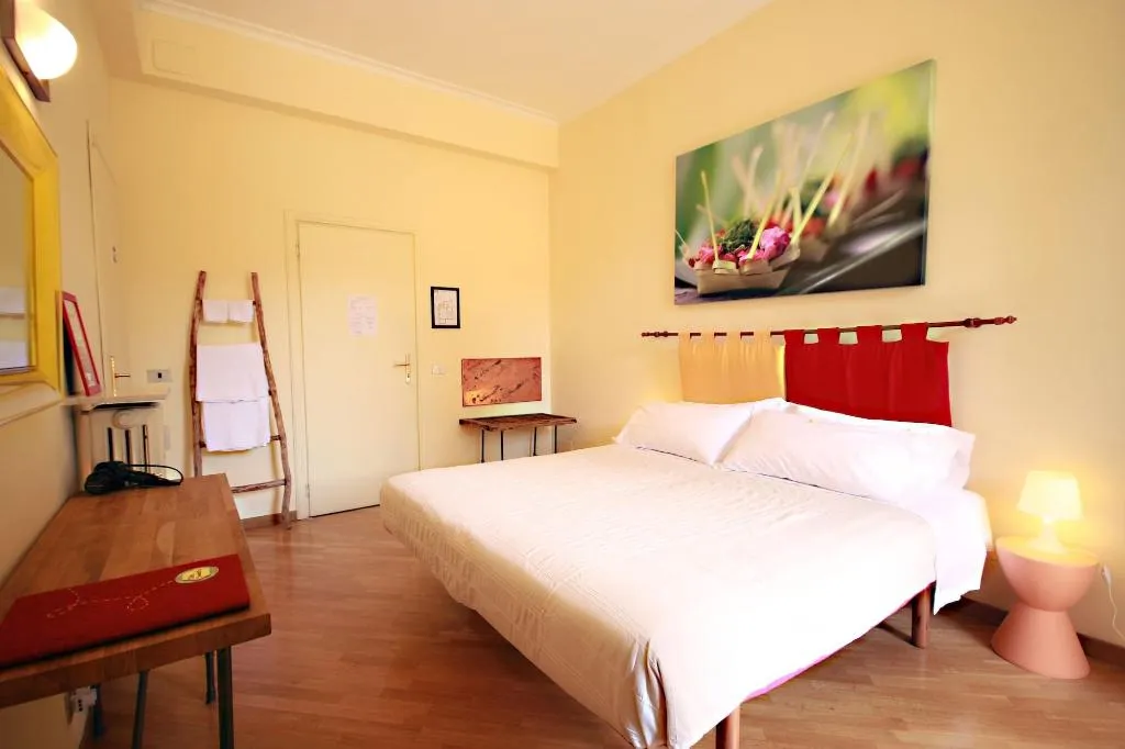 Room, The Beehive, Naples