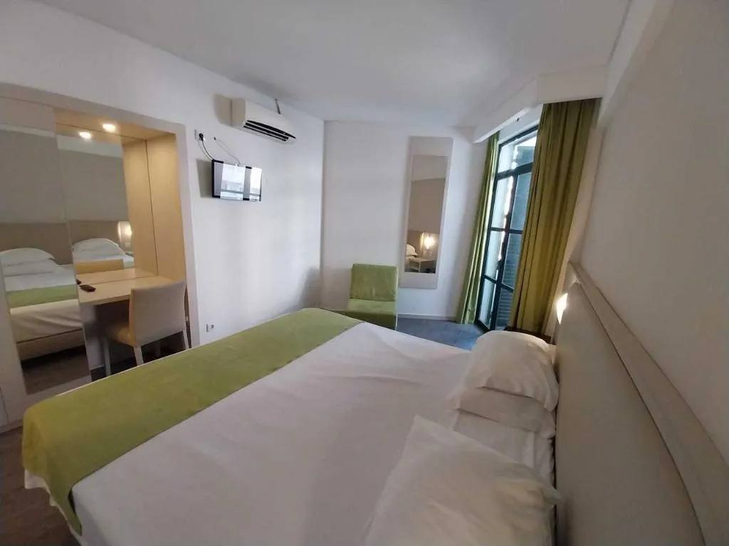Double or Twin STANDARD Room, Navegadores, Algarve