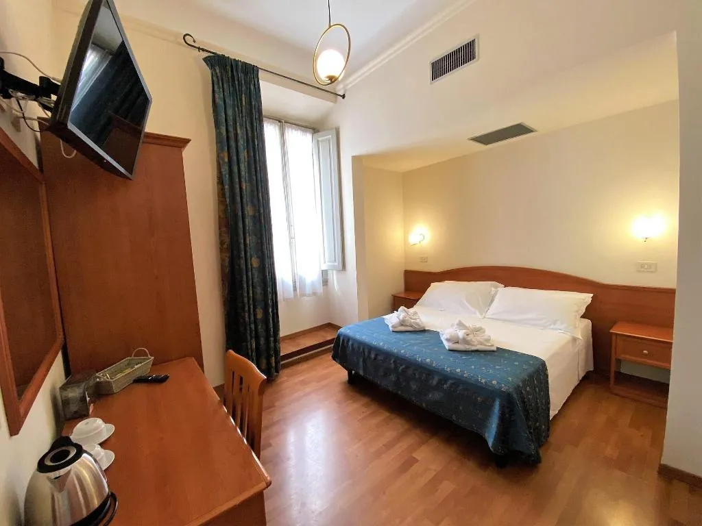 Room, Soggiorno Madrid, Florence