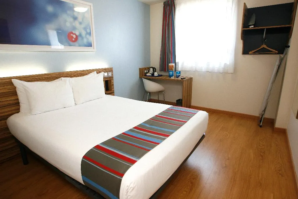 DOUBLE CAPACITY 1 Room, Travelodge Valencia Aeropuerto, Valencia