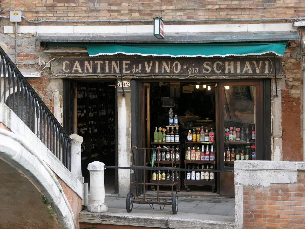Sports and Entertainment, Hotel Austria, Venice