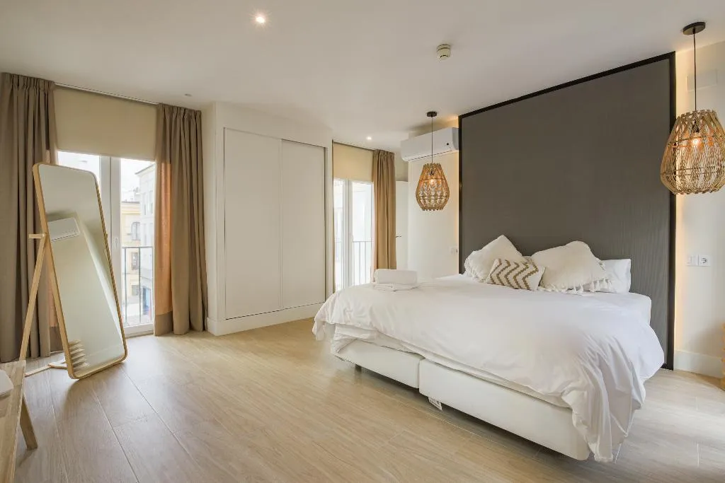 APARTMENT TWO BEDROOMS Room, Magna Sevilla, Seville