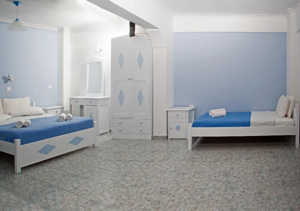 FAMILY ROOM CAPACITY 4 Room, Roula Villa, Santorini