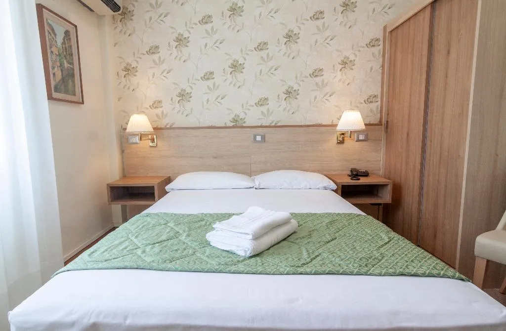 SINGLE STANDARD Room, Hotel Dei Fiori, Milan