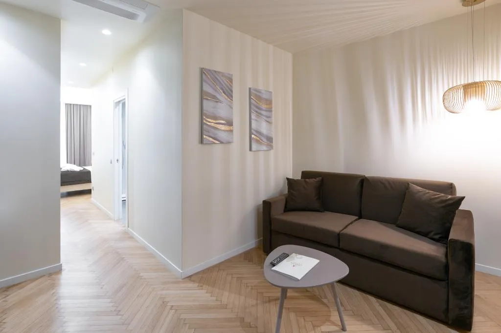SUITE CAPACITY 3 Room, Caravita, Rome