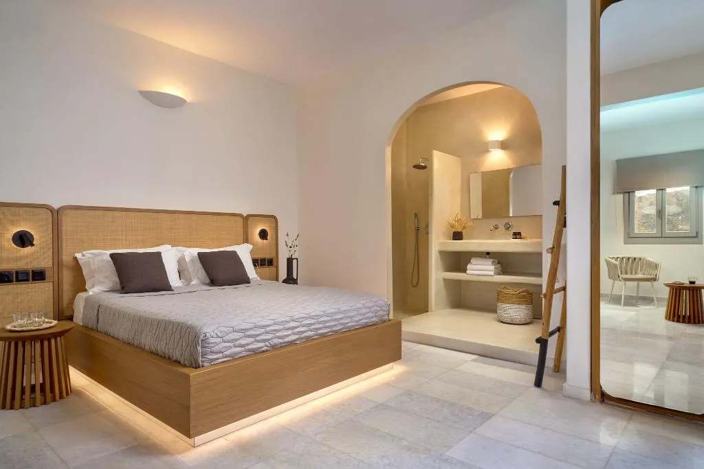 FAMILY ROOM DELUXE WITH PRIVATE POOL Room, Ios Palace, Santorini