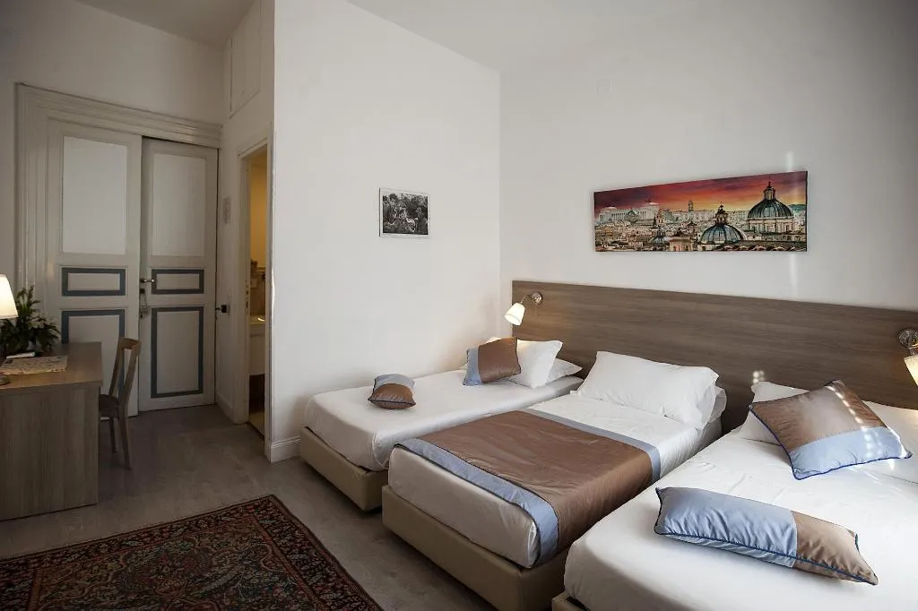 Room, Roman Holidays Cuore Dell Impero, Naples