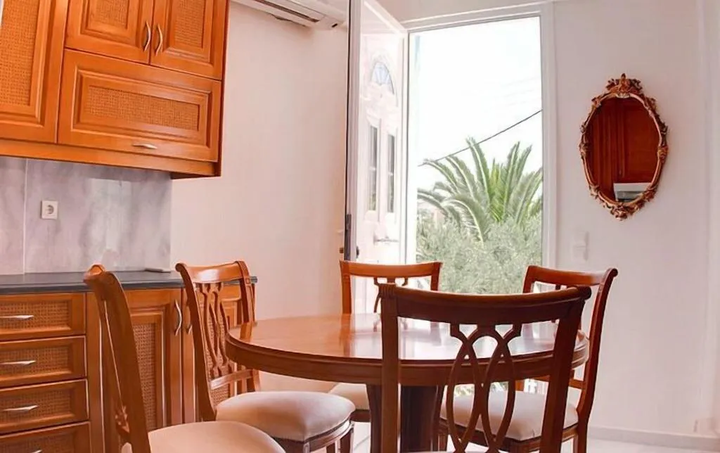 Room, Futura, Crete