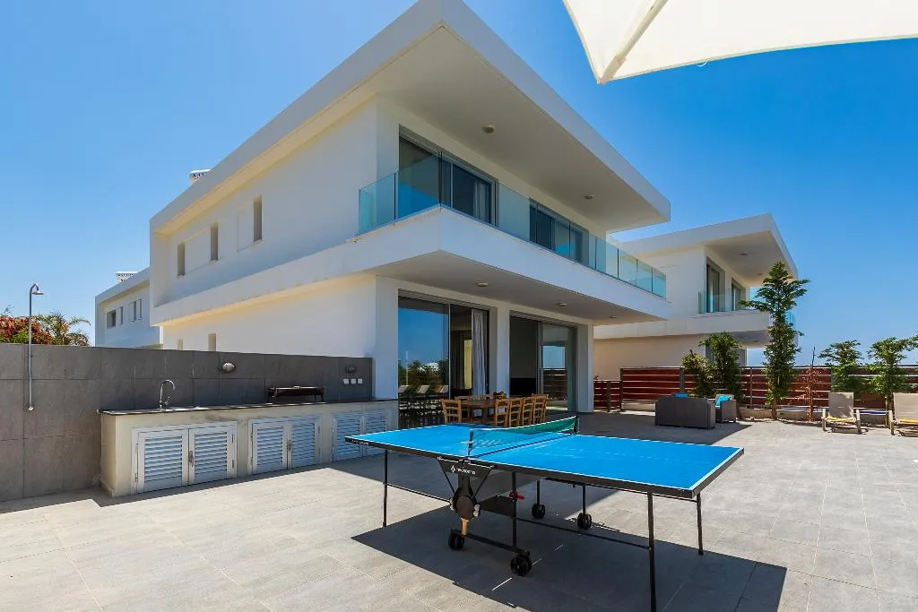 VILLA FIVE BEDROOMS WITH MORE THAN THREE BATHROOMS Room, Sea Point Villas, Cyprus