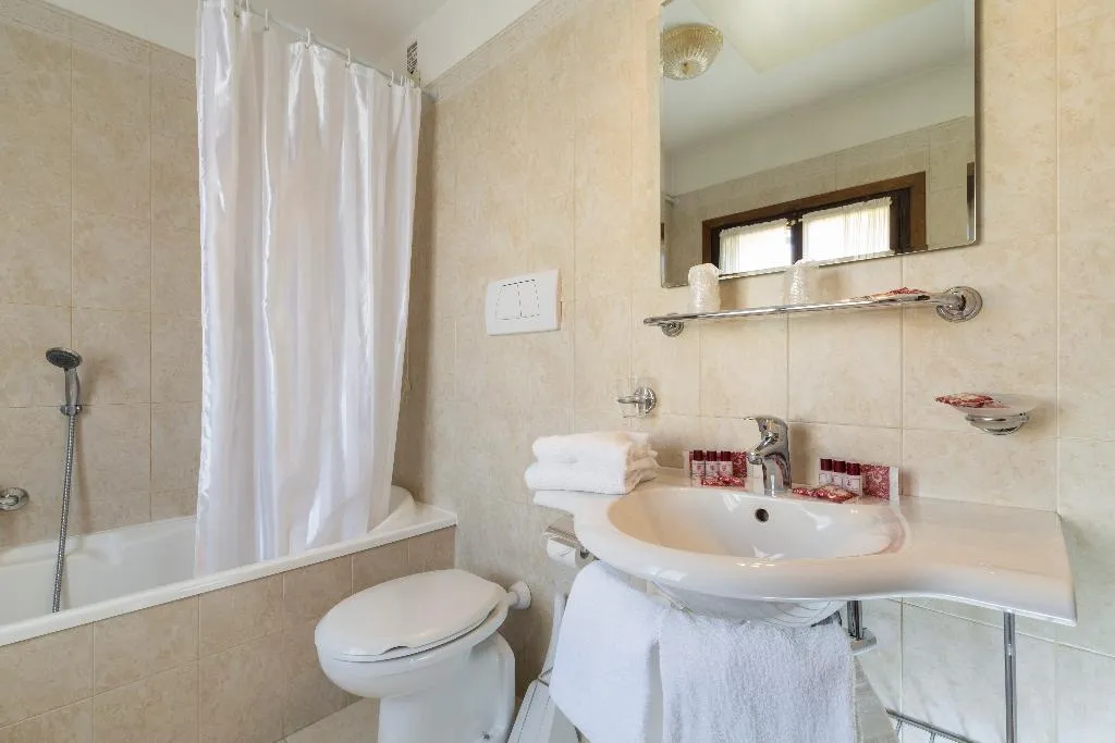 TRIPLE CLASSIC Room, Palazzo Guardi, Venice