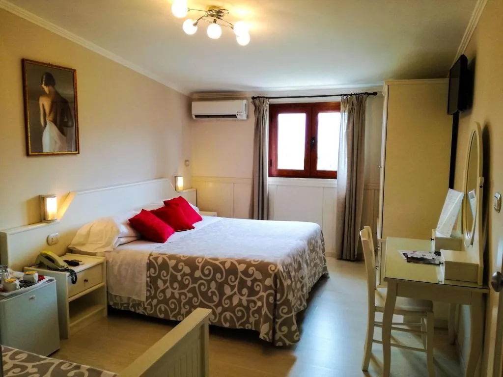 DOUBLE BASIC Room, Villa Fiorita, Naples