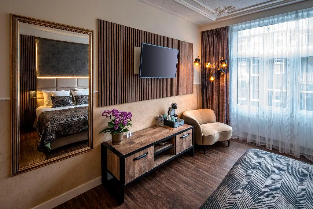 TRIPLE STANDARD Room, Hotel Jupiter, Amsterdam
