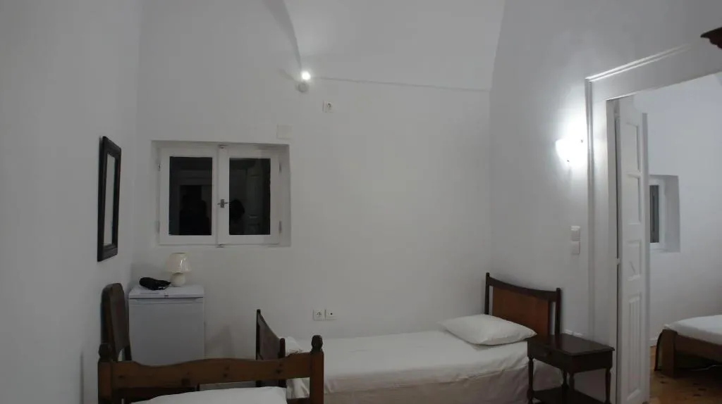 Room, Marcos Rooms, Santorini