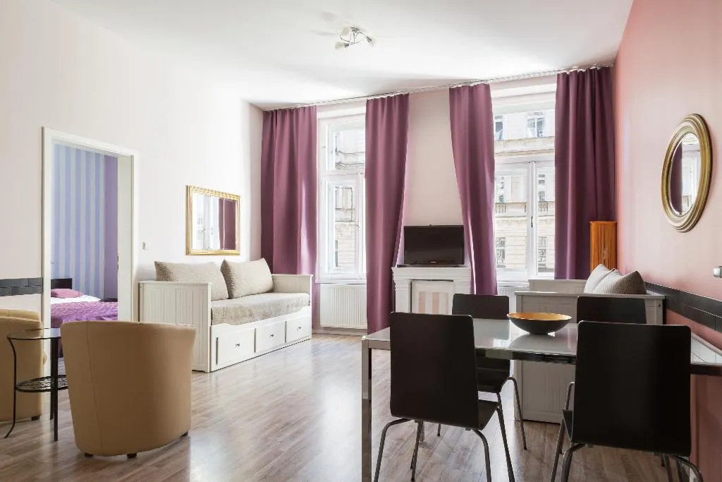 APARTMENT STANDARD Room, Royal Court Legerova, Prague
