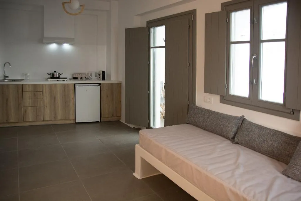 SUITE WITH JACUZZI Room, Amphitrite Suites Santorini, Santorini