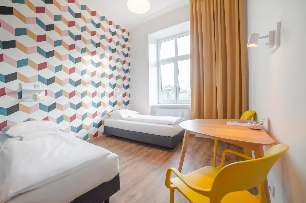 TWIN STANDARD Room, Hostel Atlantis Kraków, Krakow