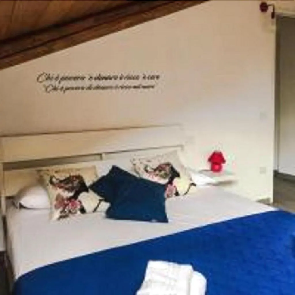 Room, Na Bona Nuttata, Naples
