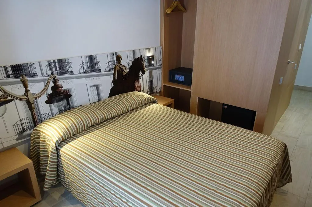 Room, Hostal Cervelo, Madrid