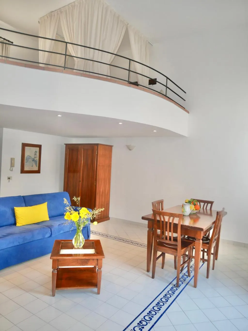 APARTMENT CAPACITY 2 Room, Antico Palazzo Scala, Naples