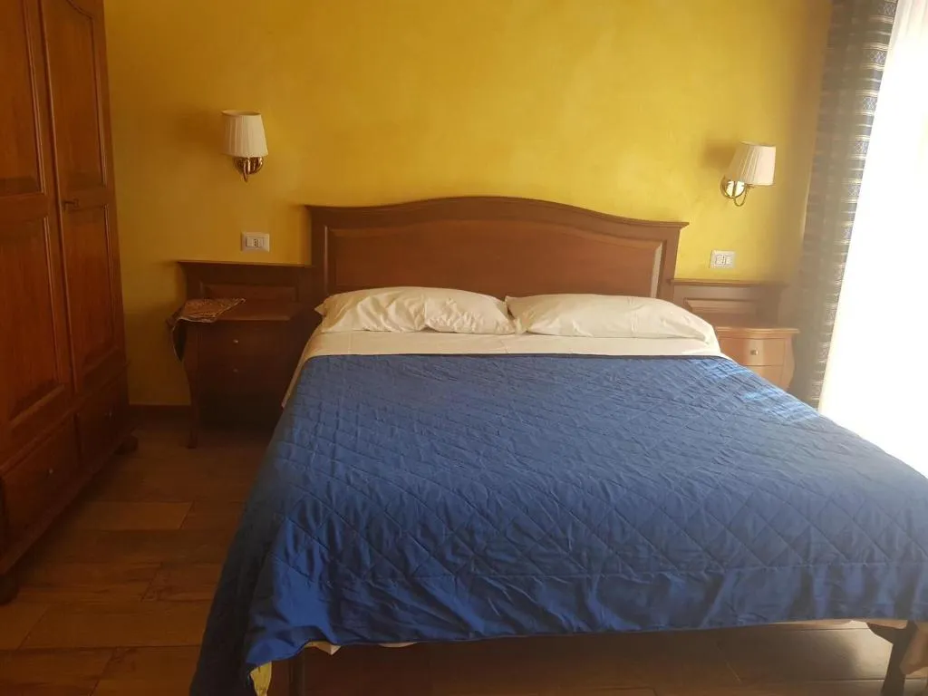 Room, Pitagora House, Naples