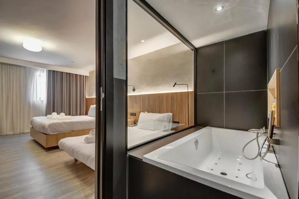 TRIPLE PREMIUM SUPERIOR Room, Noru Hotel, Malta